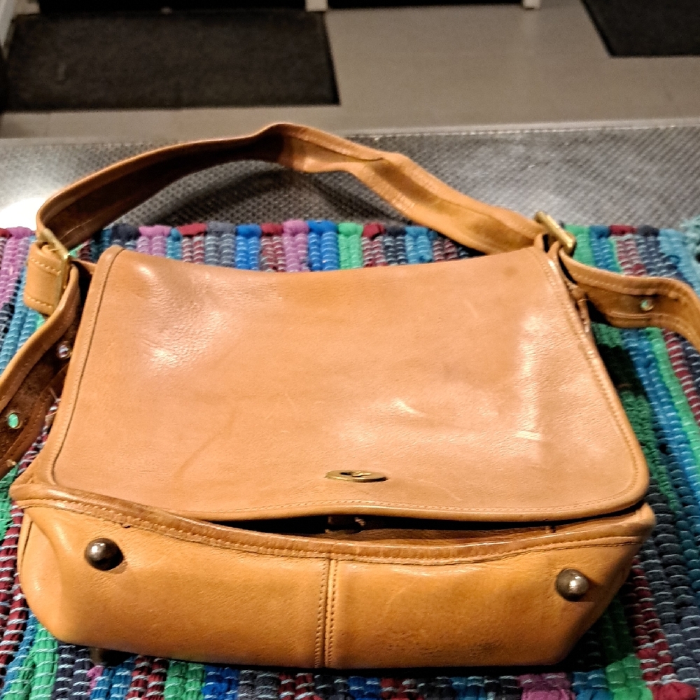 Vintage Coach Tan Leather Shoulder Bag